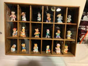 lot 166 image: Collectible Bear Shelf Display
