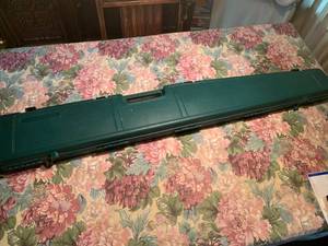 lot 190 image: Green Gun Case