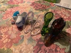 lot 201 image: 6PC Decorative Shoe Lot