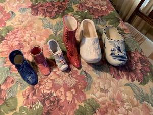 lot 202 image: 6PC Decorative Shoe Lot