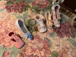 lot 203 image: 6PC Decorative Shoe Lot