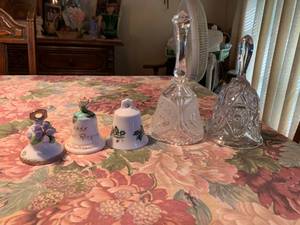 lot 207 image: 5PC Bell Lot