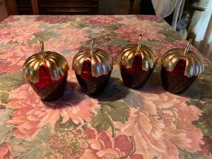 lot 208 image: 4PC Strawberry Dish Set