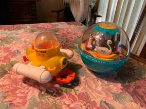 lot 222 image: 2PC Fisher Price Toy Lot