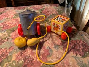 lot 226 image: 2PC Fisher Price Toy Lot