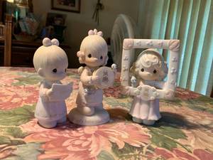 lot 235 image: 3PC Precious Moments Lot