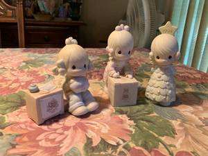 lot 236 image: 3PC Precious Moments Lot