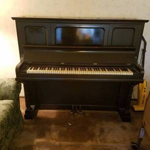 lot 1403 image: Piano