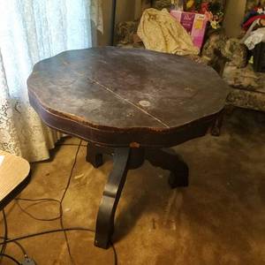 lot 1410 image: antique table - in need of repair