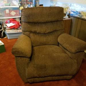 lot 1415 image: Brown La Z Boy Recliner