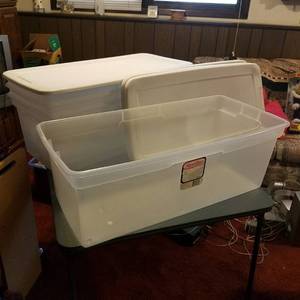 lot 1421 image: 4 Sterilite 90 quart storage tubs with lids