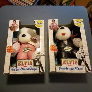 lot 1423 image: two Elvis sings collector bears