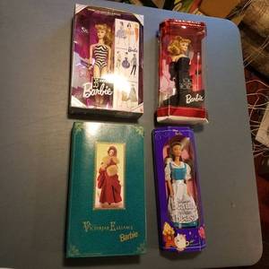 lot 1424 image: 4 Barbie Dolls