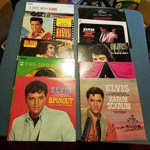 lot 1428 image: 10 Elvis vinyl records