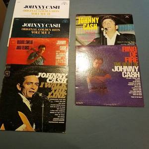 lot 1430 image: 6 Johnny Cash vinyl albums