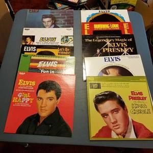 lot 1433 image: 10 Elvis vinyl records