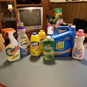 lot 1439 image: cleaning supplies - full or very near full