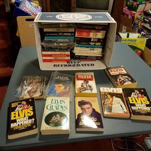 lot 1450 image: assorted Elvis paperback books