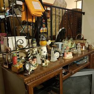 lot 1451 image: all decor on shelf - lots of lighthouses