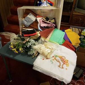lot 1459 image: lots of crafts and quilting items