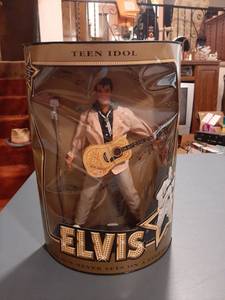 lot 1473 image: Elvis Teen Idol Doll