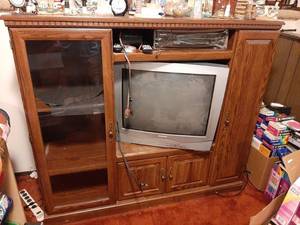lot 1474 image: Entertainment Center With TV and VCR - Contents on Top Not Included