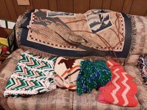 lot 1476 image: Lighthouse Throw and 4 Afghans