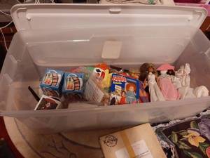 lot 1479 image: Tub with Lid and Contents