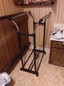 lot 1487 image: Clothes Rack