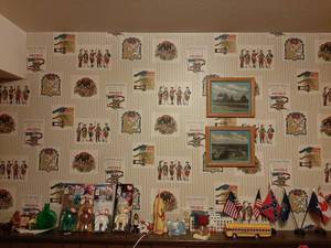 lot 1495 image: All Small Items on Ledge and 2 Pictures