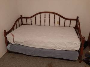 lot 1508 image: Daybed with Popup Trundle Unit and Mattresses - In Basement