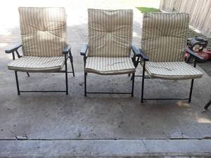 lot 1511 image: 3 Folding Lawn Chairs
