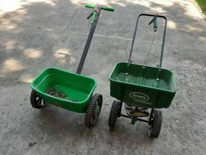 lot 1512 image: 2 Spreaders - Broadcast Spreader has a Crack in Tub