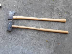 lot 1517 image: Single Bit Axe and 8 Lb Sledgehammer with Broken Handle