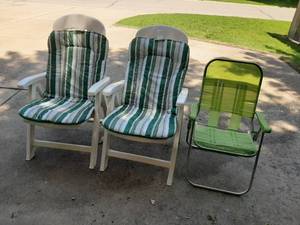 lot 1522 image: 2 Lawn Chairs