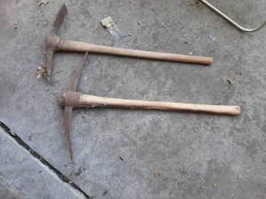 lot 1523 image: 2 Pick Axe