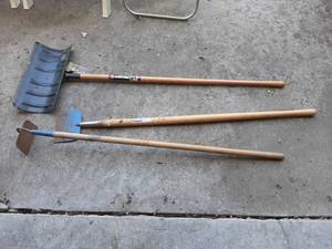 lot 1524 image: Snow Shovel, Scraper and Hoe