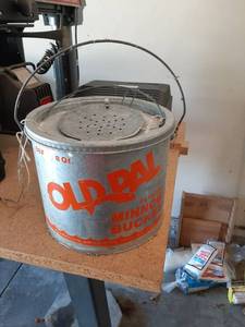 lot 1541 image: Old Pal Galvanized Minnow Bucket