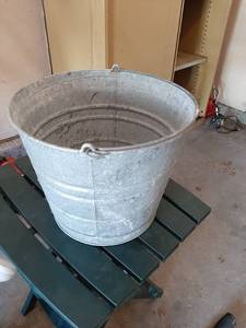 lot 1542 image: Galvanized Bucket