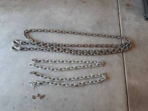 lot 1548 image: Chain with 2 Hooks - Approximately 13ft and 2 Chains No Hooks