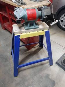 lot 1565 image: 6  Bench Grinder on Stand