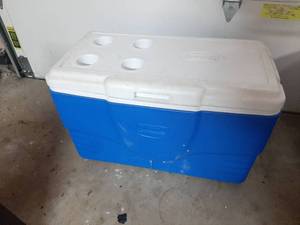 lot 1567 image: Blue Coleman Cooler