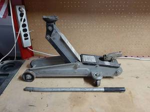 lot 1573 image: Allied 2 Ton Trolley Jack