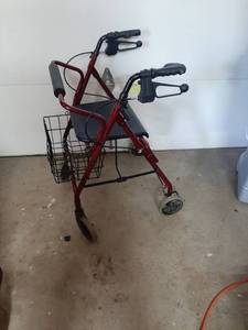 lot 1581 image: Walker with Seat