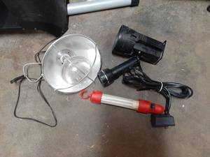 lot 1607 image: Work Lights and Flashlights