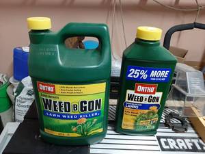 lot 1611 image: 1 Gal Concentrate Weed-B-Gon and Smaller Container that is about Half Full