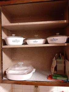 lot 1627 image: 3 Pieces Corning Ware and Large Unmarked Baking Dish