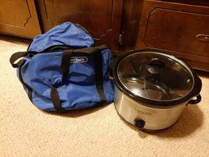 lot 1628 image: Crock Pot with Carry Bag