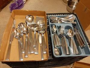 lot 1633 image: Reed & Barton Flatware and Serving Pieces