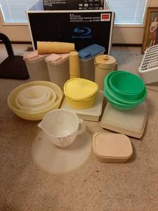 lot 1635 image: Assorted Tupperware